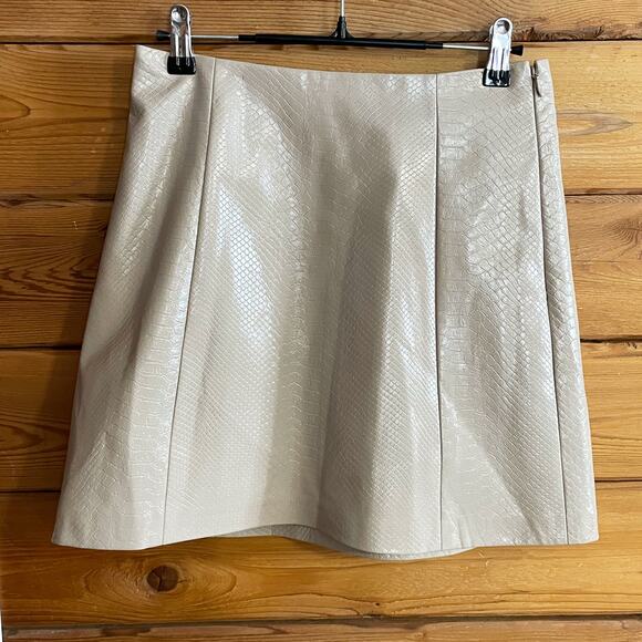 Babaton Faux Leather Snake Skin MINI Skirt Beige Size 4 - Picture 2 of 7